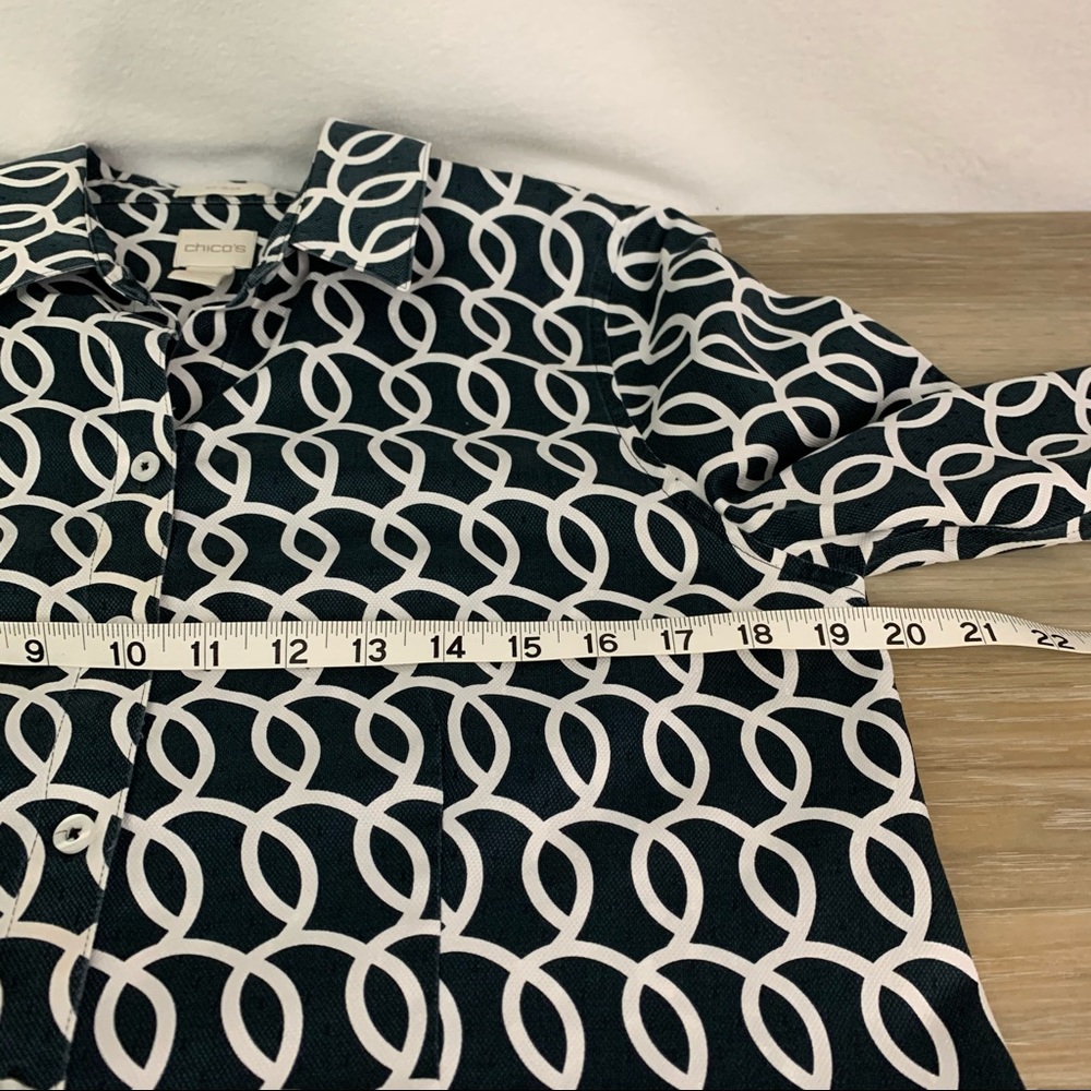 CHICO’S No Iron Swirl Pattern Button Down Size 0 - Picture 10 of 10